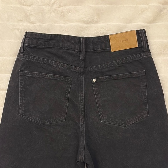 H&M‎ Relaxed Black Jean Shorts for Effortless Style 6 - Picture 3 of 13